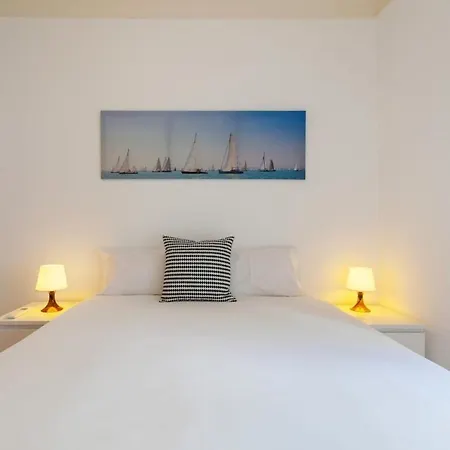 Modern 1bed Apt,sleeps4 Nr Av Almirante Reis شقة